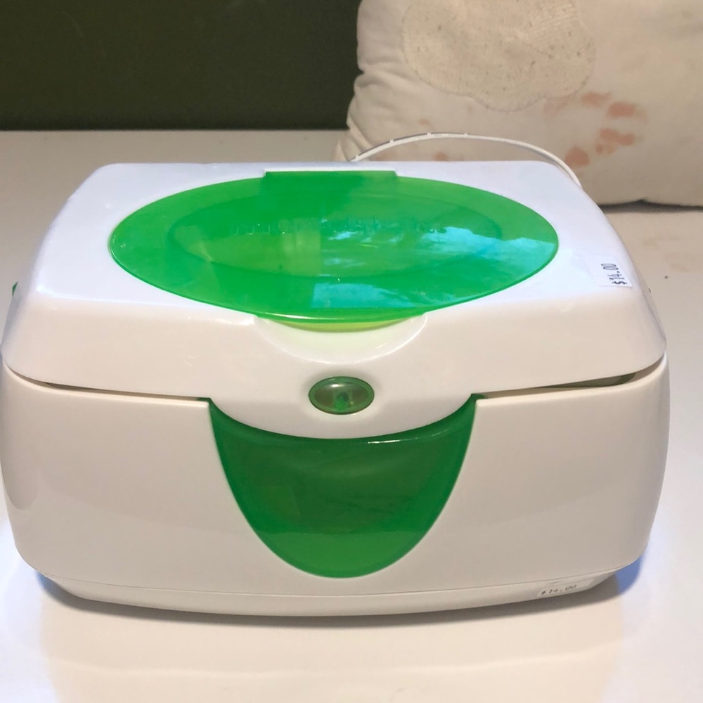 Munchkin Green and White Wipe Warmer
